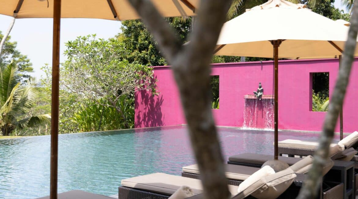 Kahanda Kanda swimming pool and bright feature wall