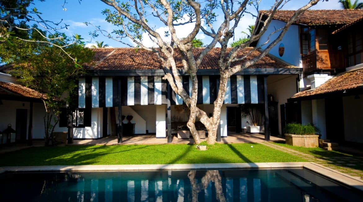 The Villa Bentota courtyard swimming pool and leafy gardens