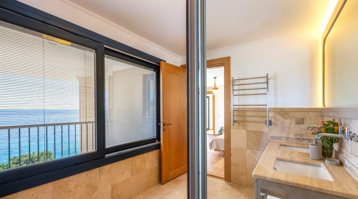 Villa Guney Exclusive 5 bedroom villa Kalamar Bay Kalkan Master Double en suite on second floor