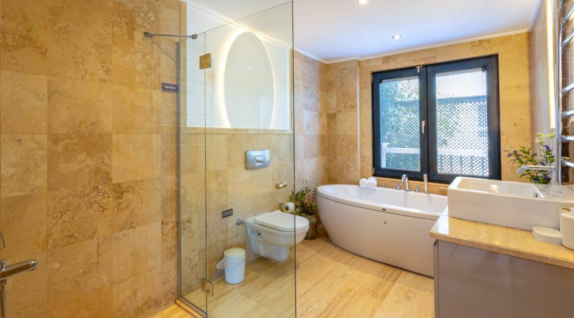 Villa Guney Exclusive 5 bedroom villa Kalamar Bay Kalkan Master Double en suite with free standing bath
