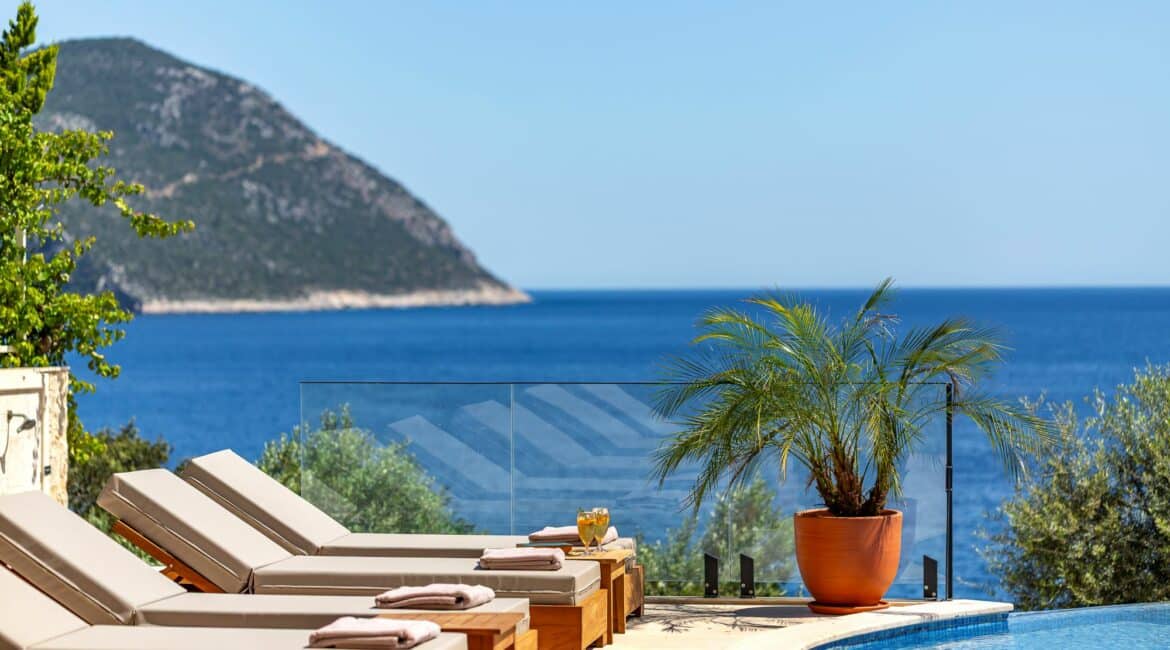 Villa Guney Exclusive 5 bedroom villa Kalamar Bay Kalkan brilliantly blue skies