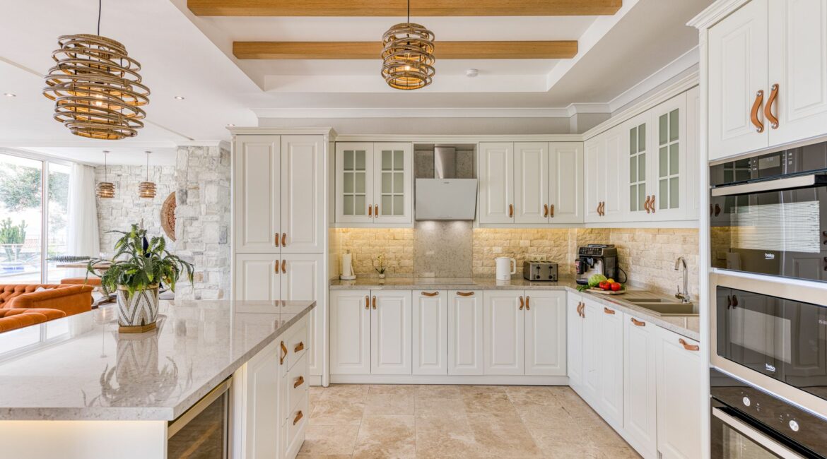 Villa Oasis Kalkan homely kitchen with gorgeous feature lighting