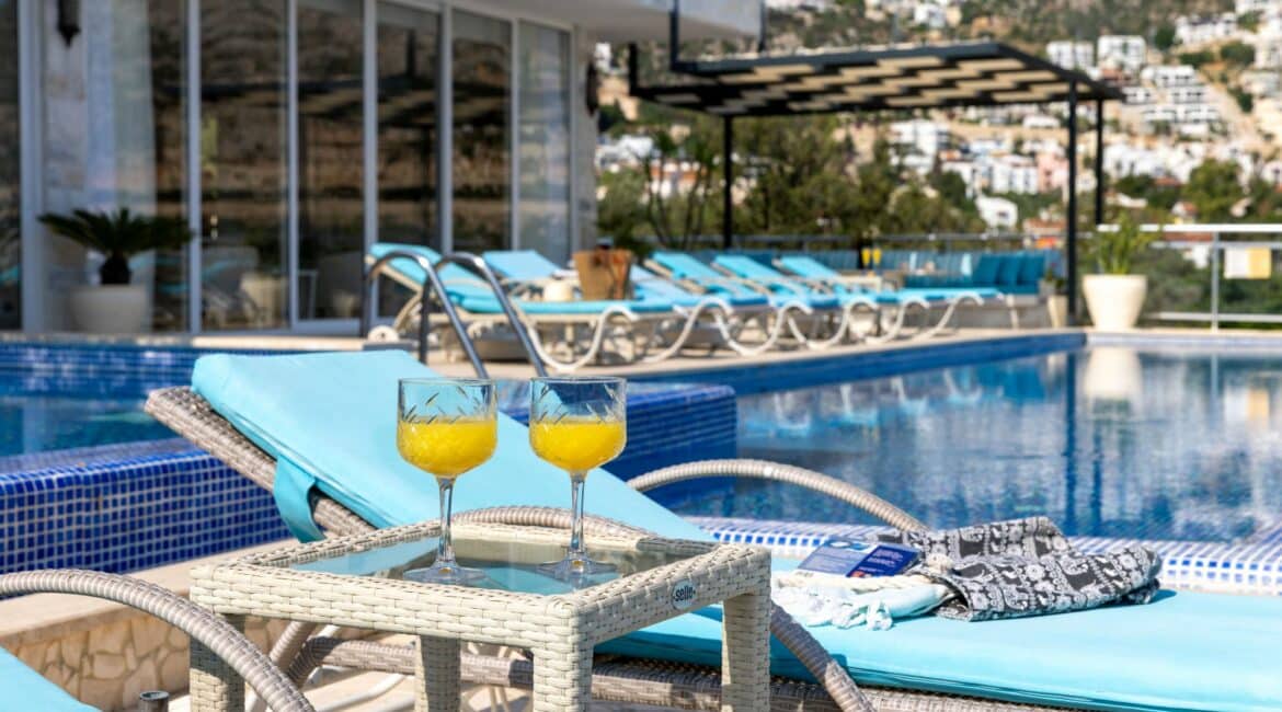 Villa Oasis Kalkan swimming pool and manicured surrounds