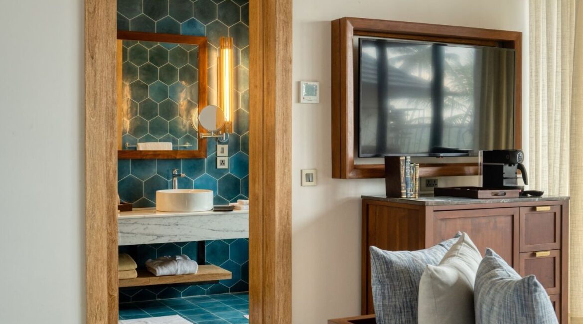 Ahu Bay Bay View Room leading into the shower and wc en suite bathroom