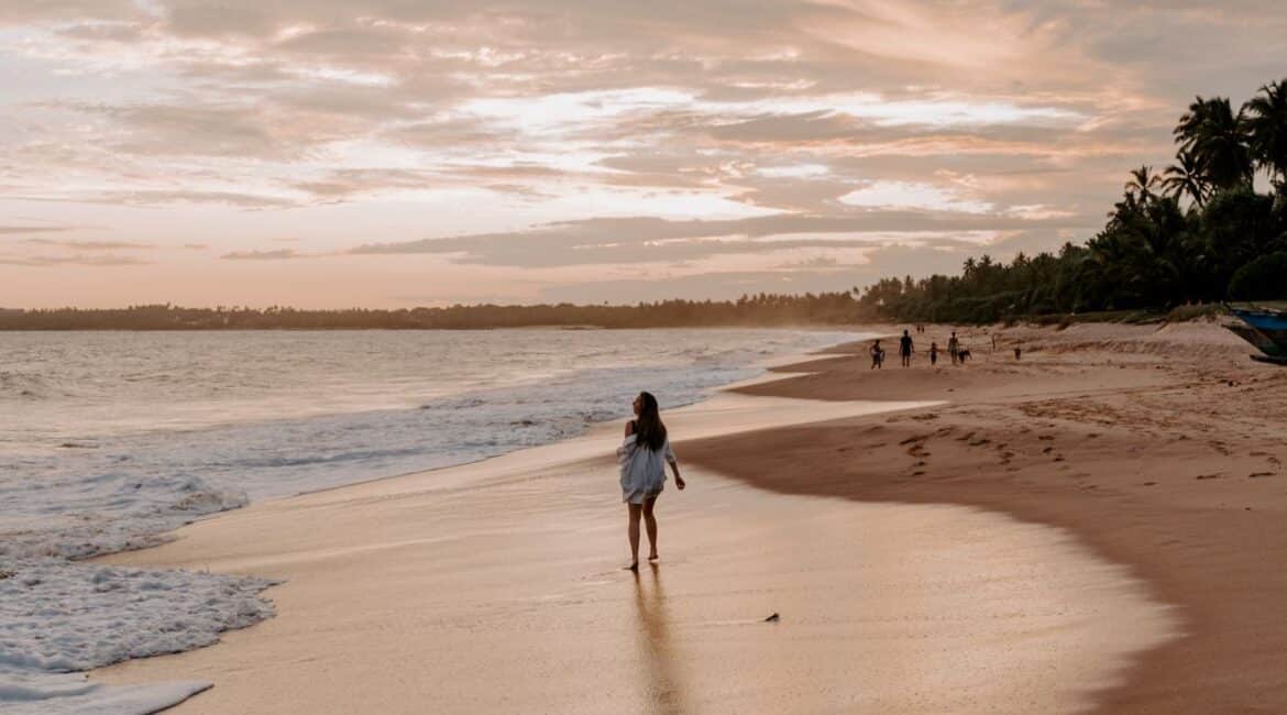 Kayaam House Sri Lanka – golden sandy beach with waves gently rolling in, ideal for peaceful seaside walks.