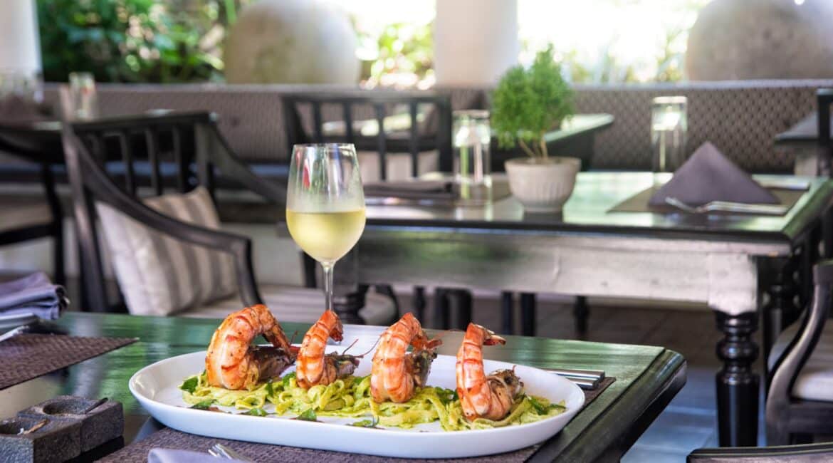 The Wallawwa Sri Lanka stunning cuisine king prawns and crisp white wine