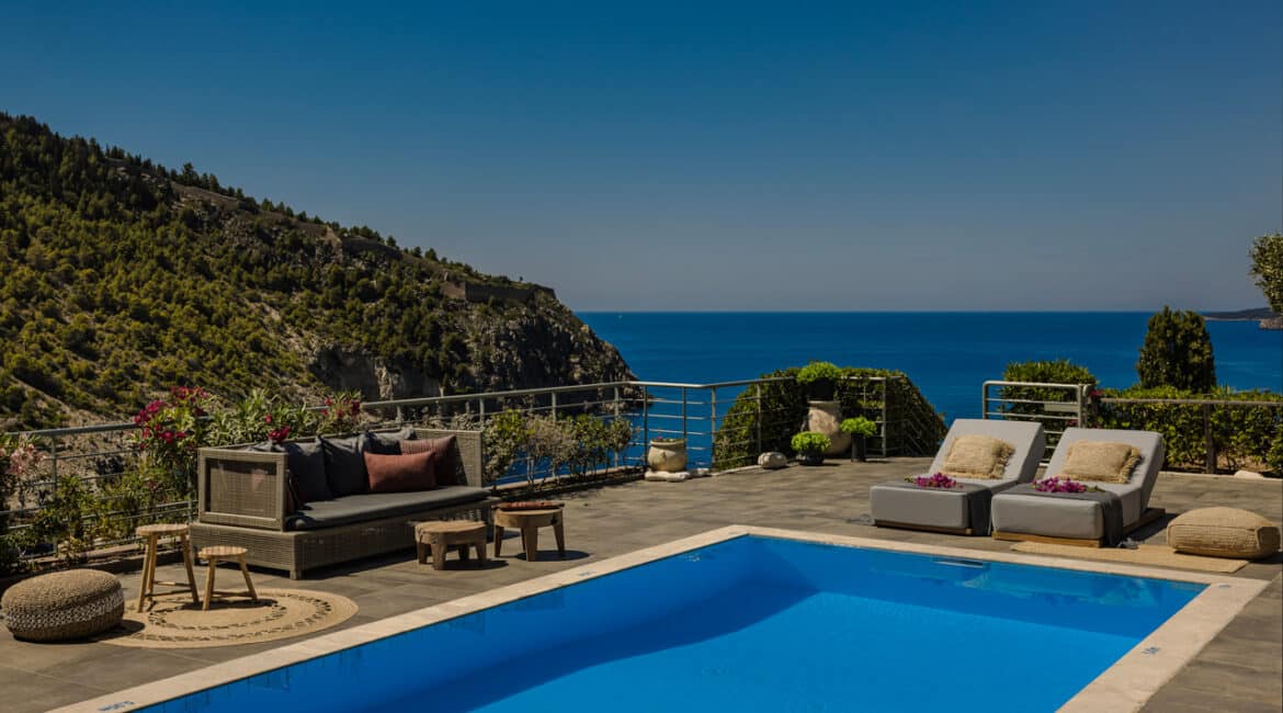 Villa Agapi swimming pool terrace with sun loungers Braunis Horio Kefalonia