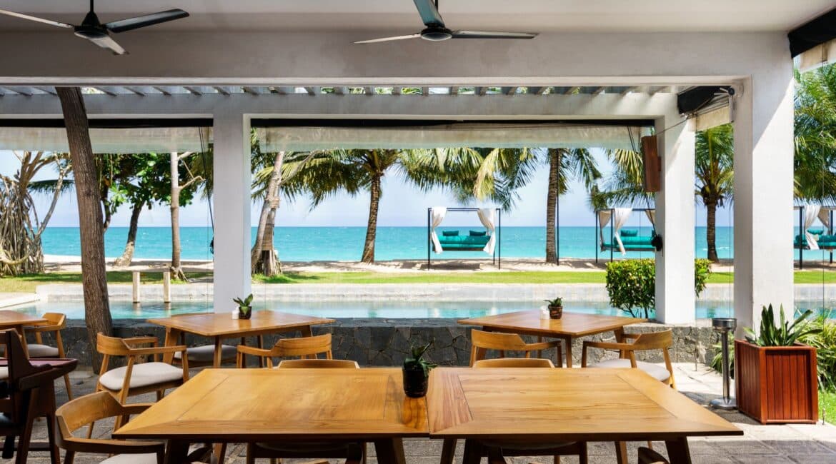 Lantern Boutique Hotel Sri Lanka – elegant indoor-outdoor dining area with views across the pool and the Indian Ocean