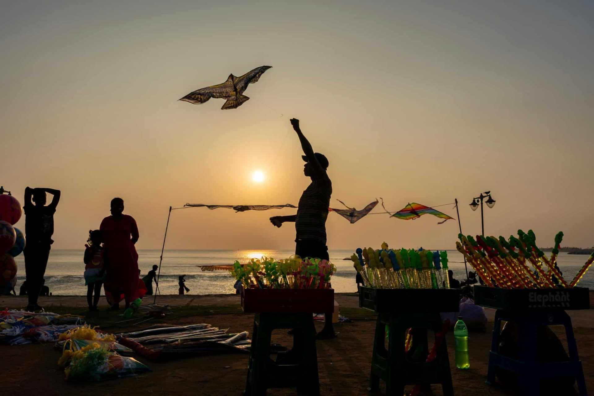 hildren flying kites on the golden shores of Colombo, Sri Lanka’s western coast – a joyful glimpse into local life on a Sri Lanka holiday