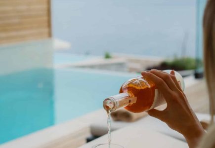 Lures refreshing poolside drinks