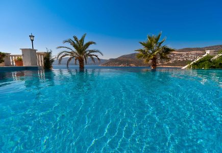 Villa Mavi Koy's huge infinity pool
