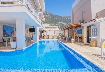 Oasis Hotel swimming pool and surrounding breakfast area