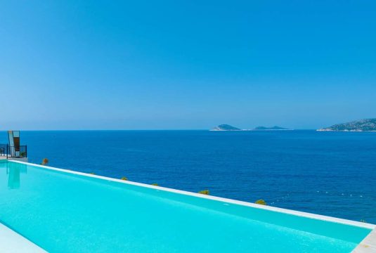 Sea facing infinity pool 1