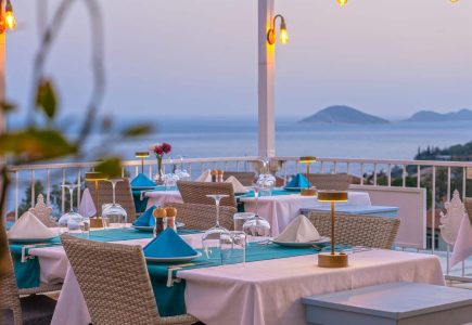 Spectacular setting A' La Carte dining at the Oasis Hotel