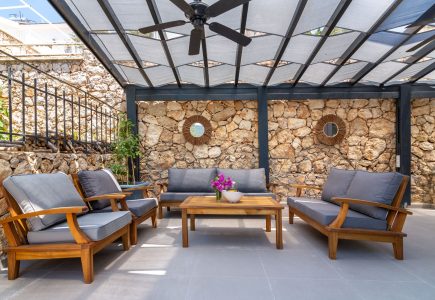 Villa Bay Life Relaxing Under the shade of a pergola