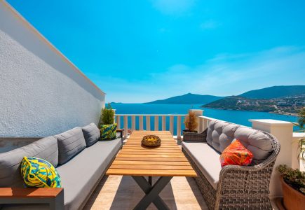 Villa La Vie furnished balcony with stunning sea views