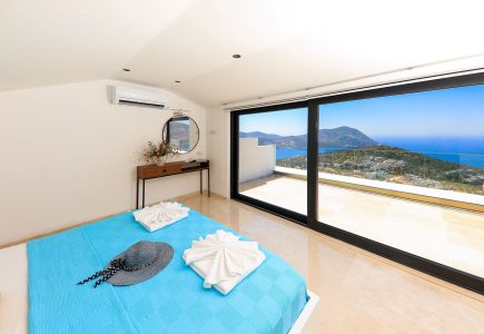 Villa Loop Master Bedroom- penthouse