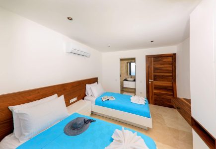 Villa Loop Twin Bedroom with en-suite