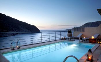 Villa Palatsina Braunis Horio pool and superb sea views