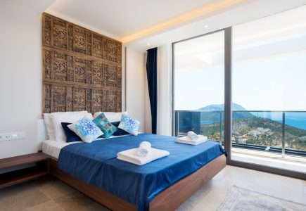Villa Spectre double bedroom with sea views